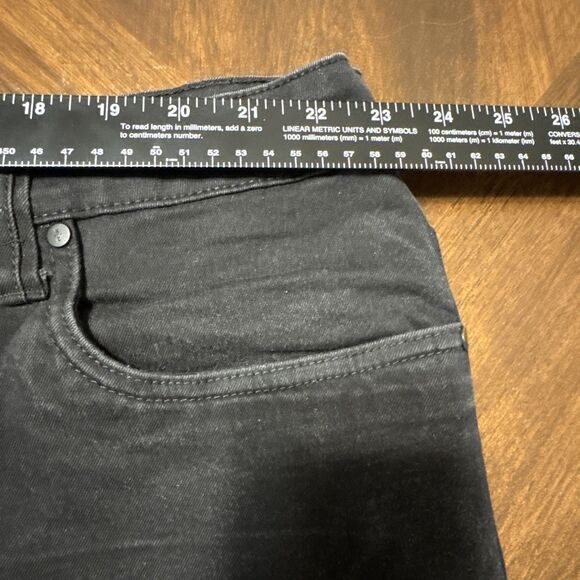 Kenneth Cole Men’s 44x34 Black Tapered Fit Stretch Denim Jeans - Picture 4 of 8